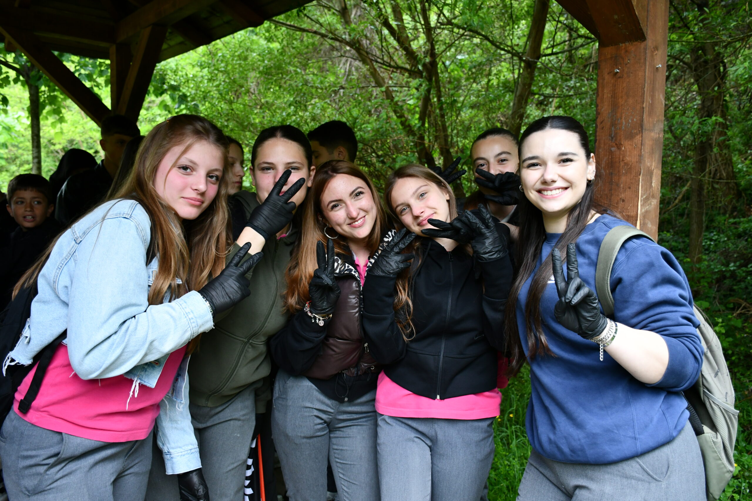 Youth lead environmental cleanup in Korishë